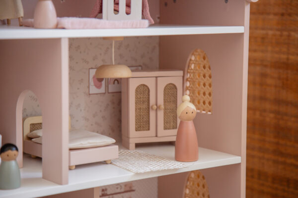 CASA DE MUÑECAS ROSA CON MUEBLES - Imagen 8