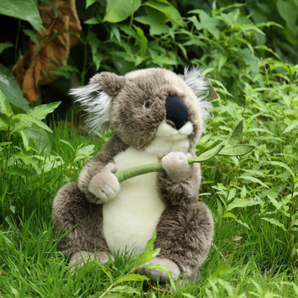 KOALA C/BAMBÚ 30CM - Imagen 3