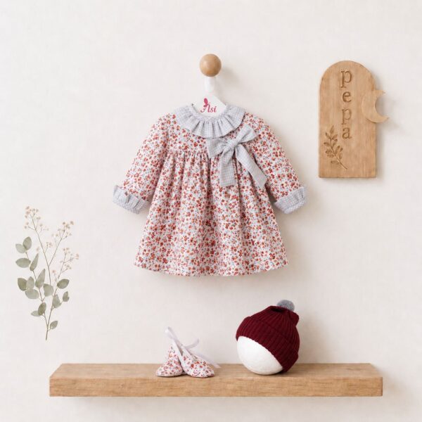 VESTIDO PEPA FLORES ROJAS CON GORRO GRANATE