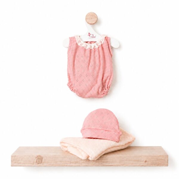 MARÍA BODY Y GORRO PUNTO ROSA MANTA BEIGE