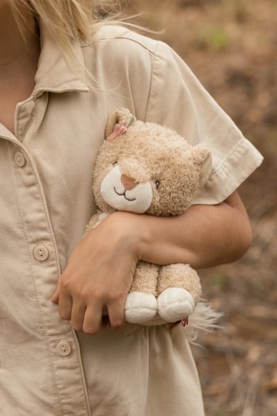 LEONA PELUCHE 17 CM SAFARI FRIENDS - Imagen 4